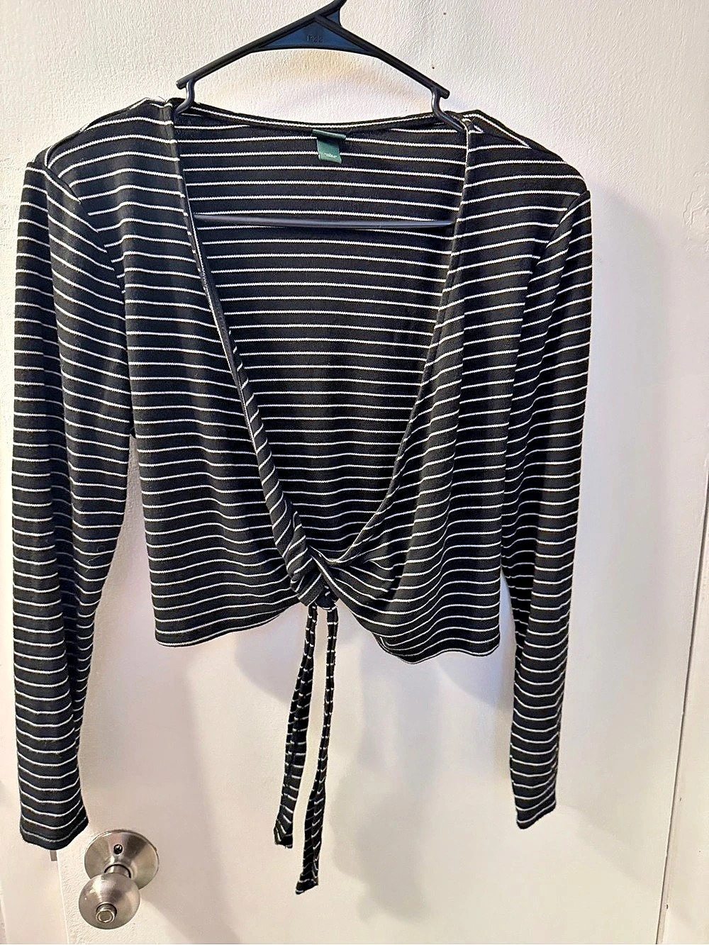 Wild Fable Striped Long Sleeve Top in Black & White Large Like New